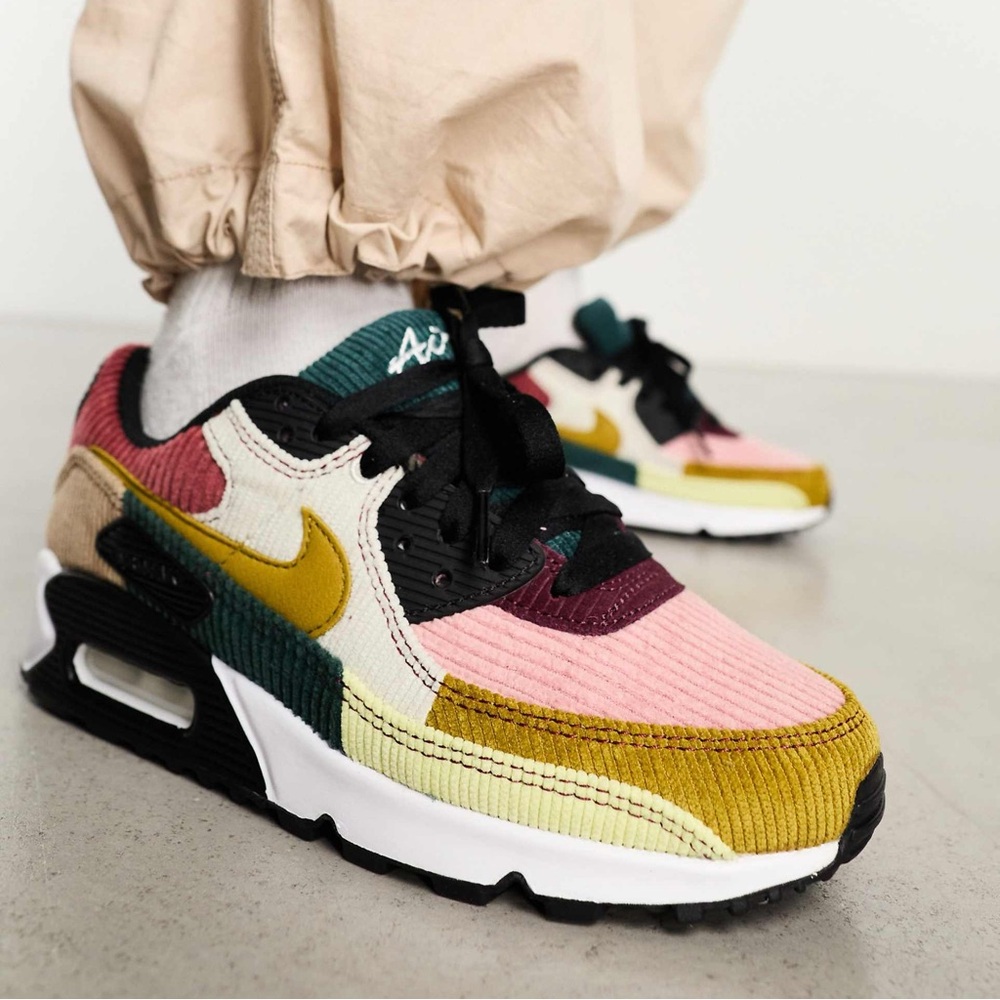 NIKE Women's Air Max 90 SE Casual multi- Corduroy Sneakers